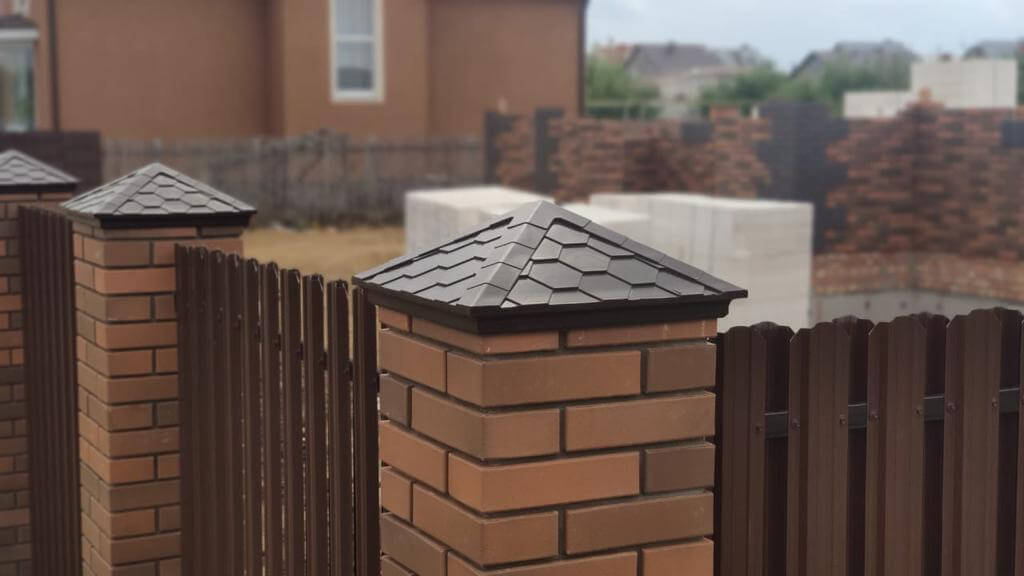 Колпак Zking Эверест Коричневый на столб 1.5х1.5 кирпича (390х390мм) в Перми фото