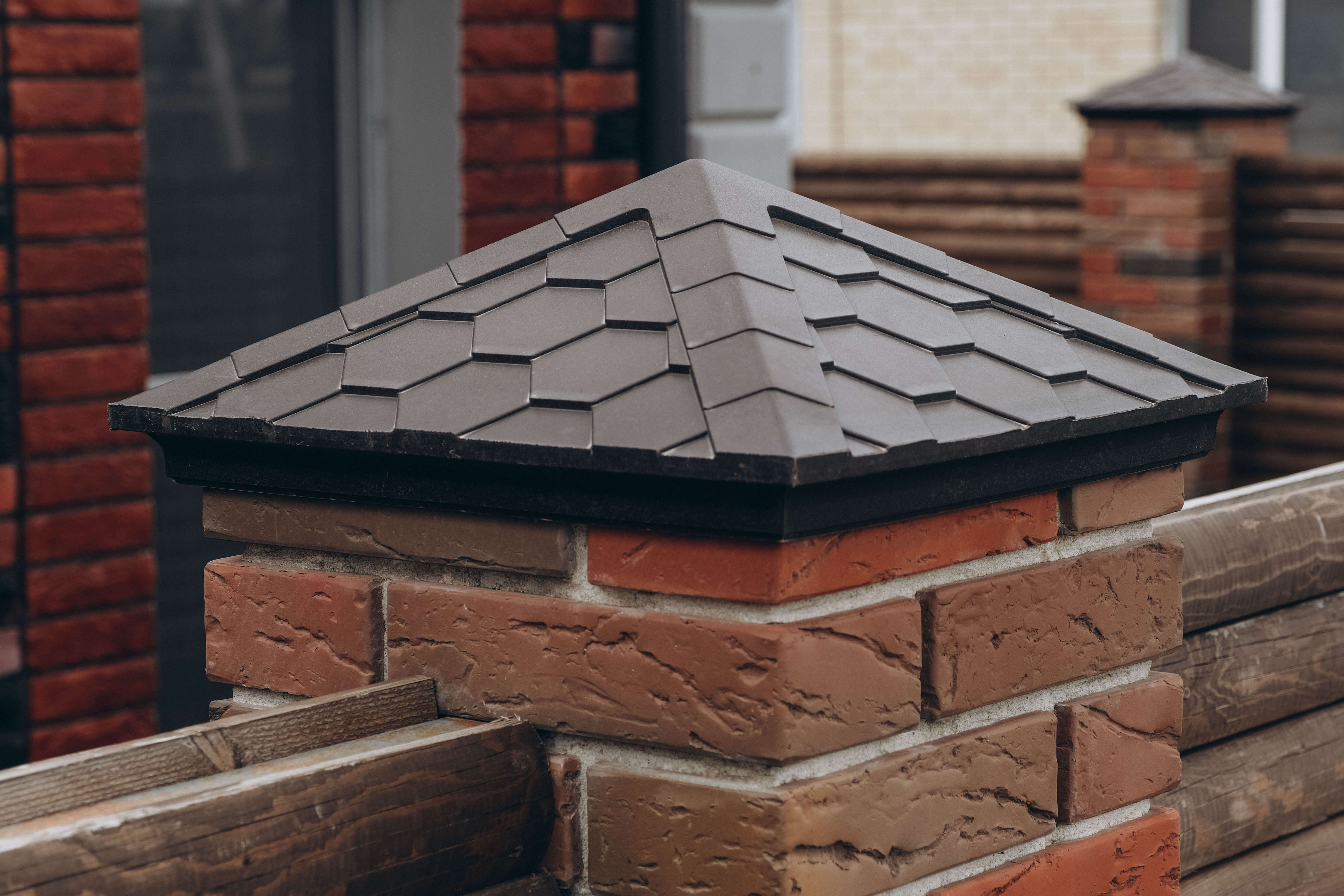 Колпак Zking Эверест Коричневый на столб 1.5х1.5 кирпича (390х390мм) в Перми фото